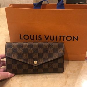 Louis Vuitton Sarah Wallet! Damier Ebene